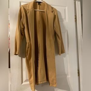 Comfortable and light trench coat!
